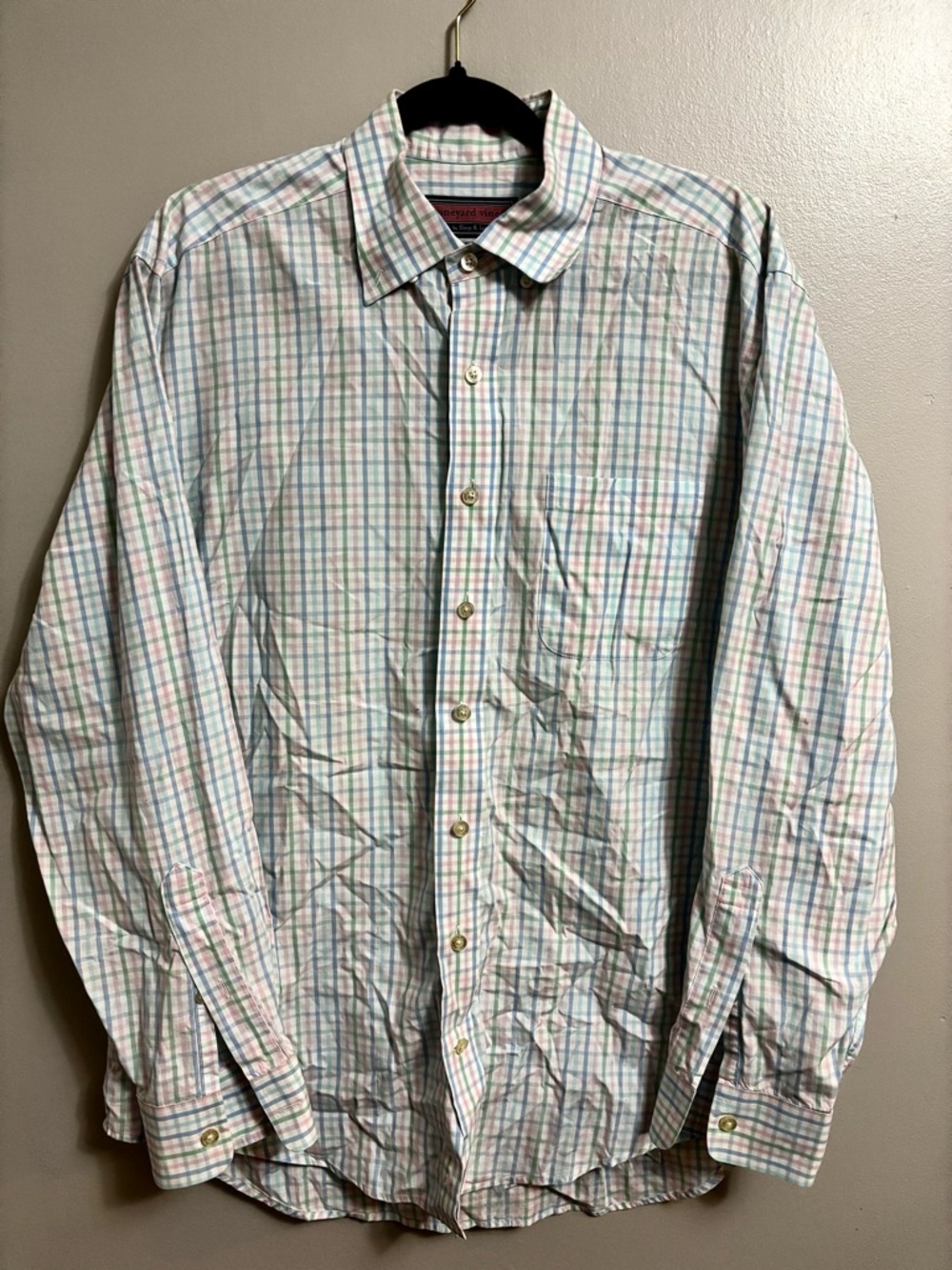 Vineyard Vines men’s Light Multi-Color Plaid Button-Up Shirt